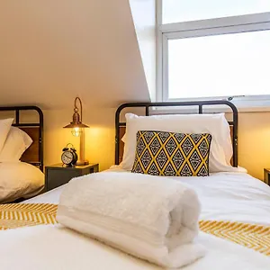 De Luxe Short Stay-sports Ground View Nottingham